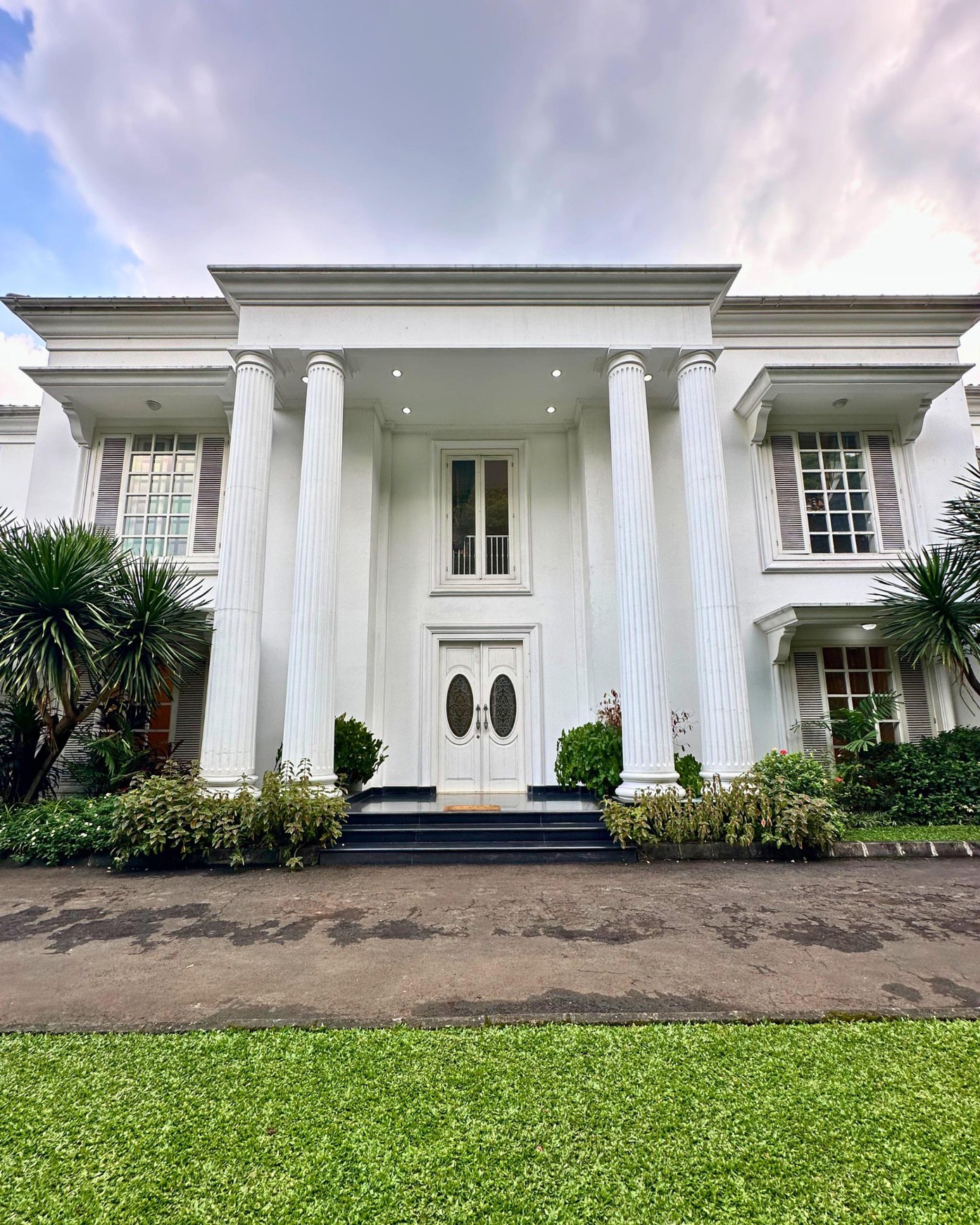 DIJUAL - RUMAH MEWAH DI SRIWIJAYA, SELONG - SUDUT PRESTISIUS SENOAPTI, KEBAYORAN BARU,JAKSEL.