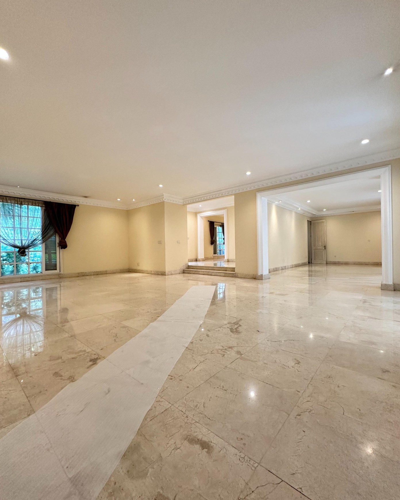 DIJUAL - RUMAH MEWAH DI SRIWIJAYA, SELONG - SUDUT PRESTISIUS SENOAPTI, KEBAYORAN BARU,JAKSEL.
