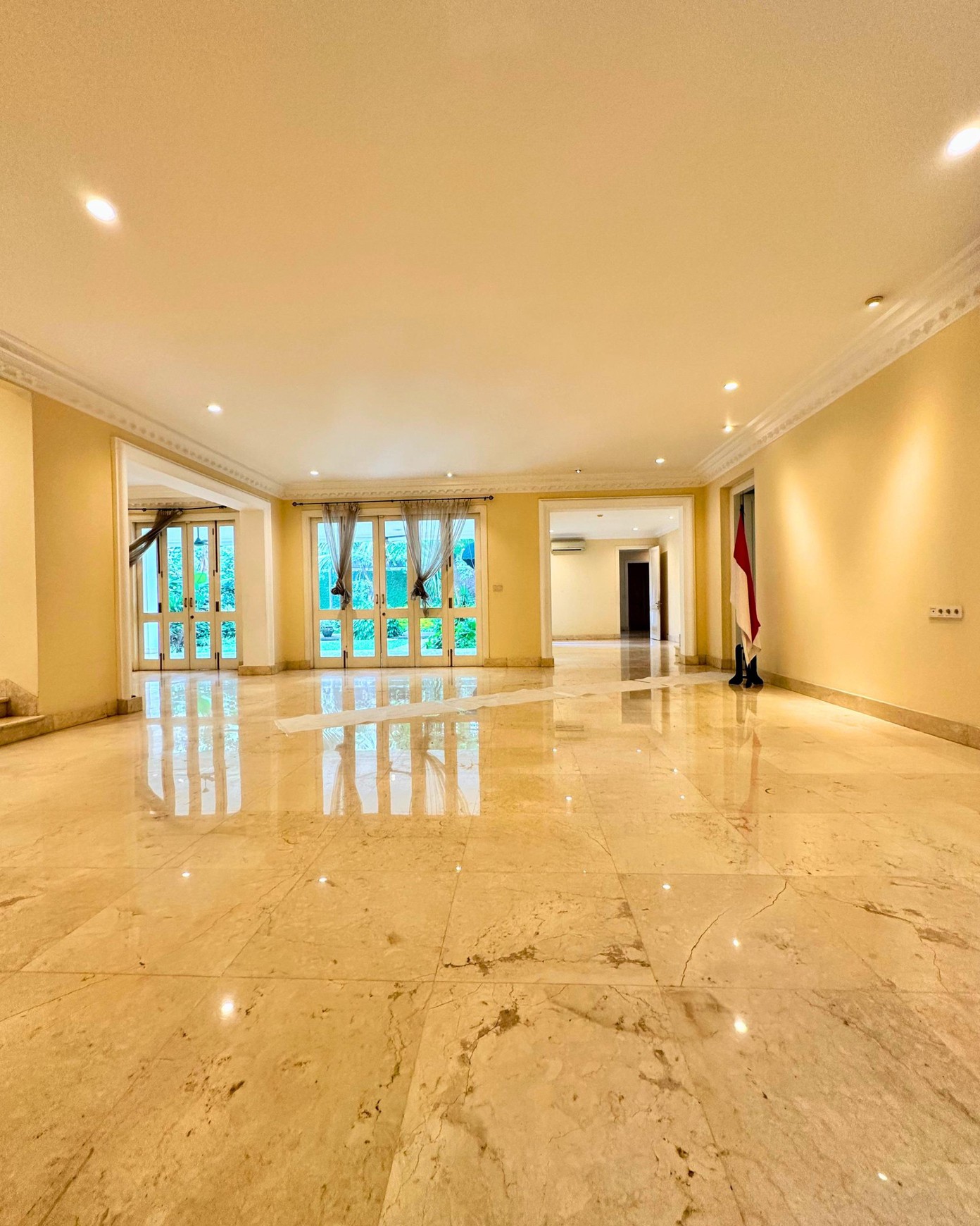 DIJUAL - RUMAH MEWAH DI SRIWIJAYA, SELONG - SUDUT PRESTISIUS SENOAPTI, KEBAYORAN BARU,JAKSEL.