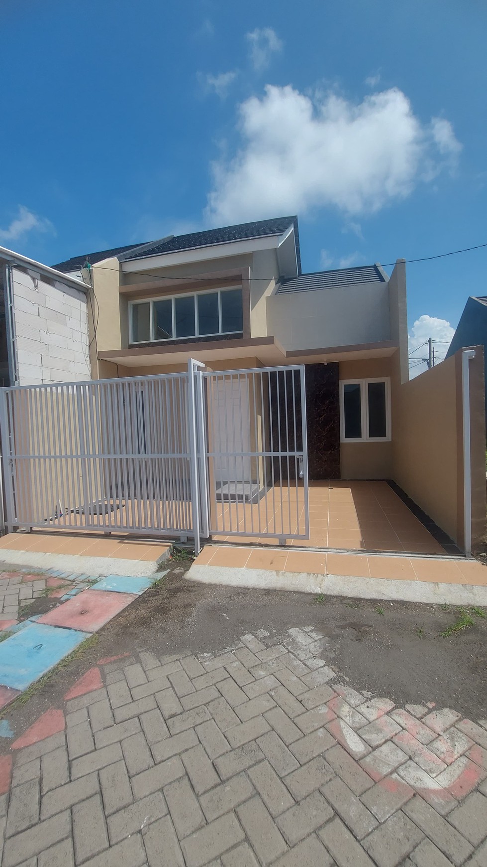 Dijual Rumah Minimalis Modern Siap Huni di Griya Amerta Medayu Utara, Surabaya Timur