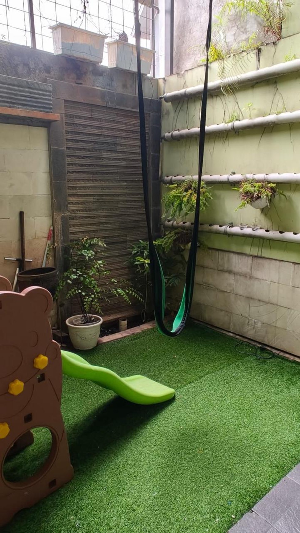 Rumah 3 Lantai, Bagus, Lingkungan aman dan Nyaman di Pondok Ranji