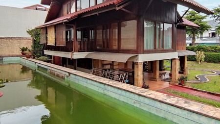 Rumah Bergaya Resort  di Pondok Indah