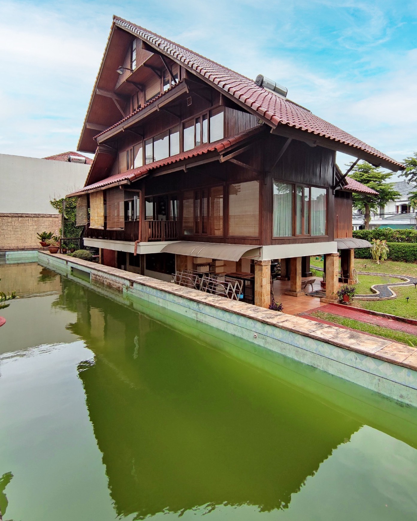 Rumah Bergaya Resort  di Pondok Indah