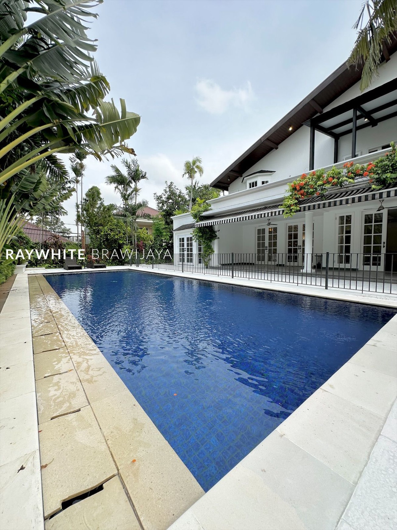 Rumah Modern Minimalis Dalam Townhouse Area Kemang Dalam