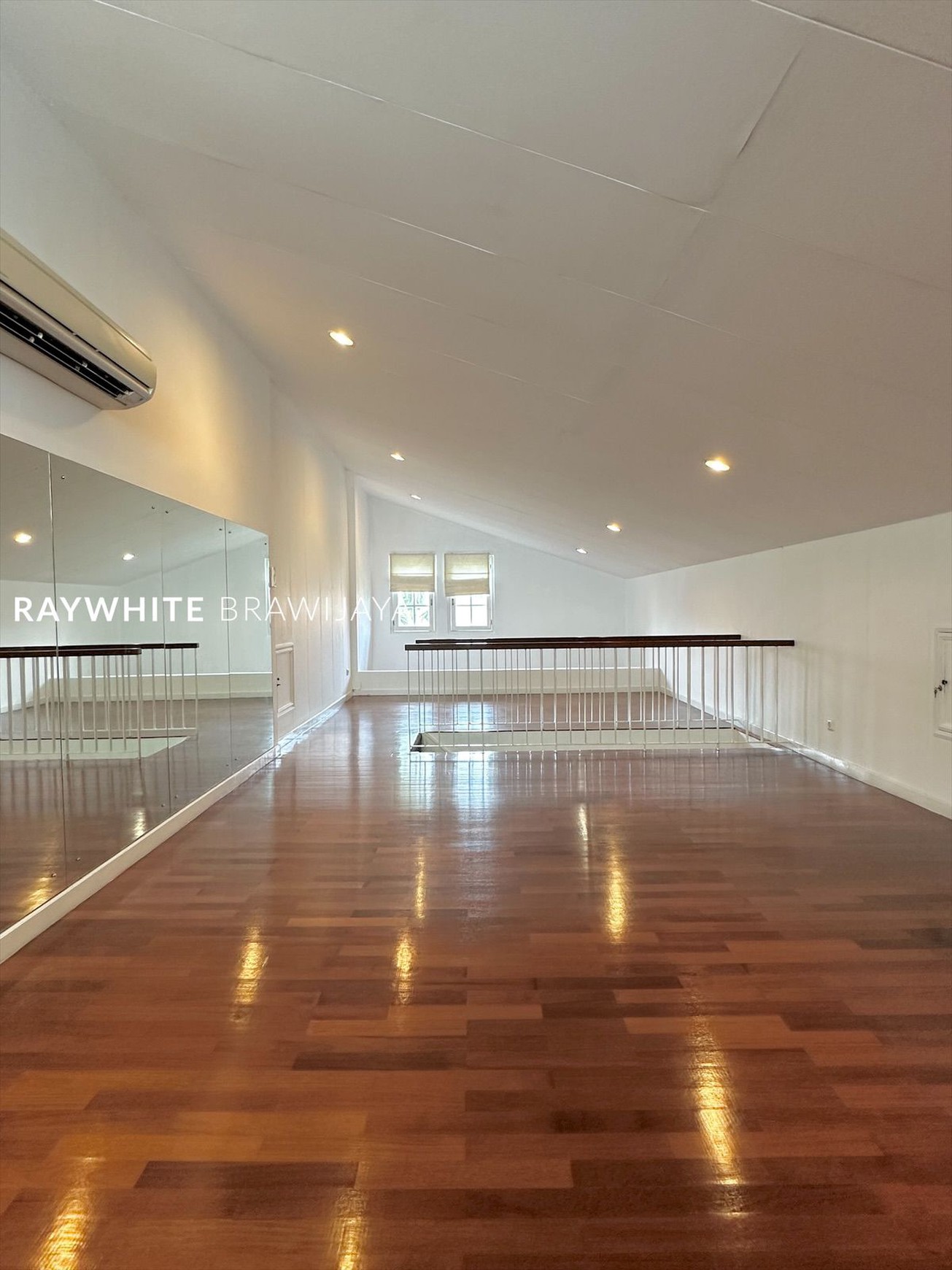 Rumah Modern Minimalis Dalam Townhouse Area Kemang Dalam