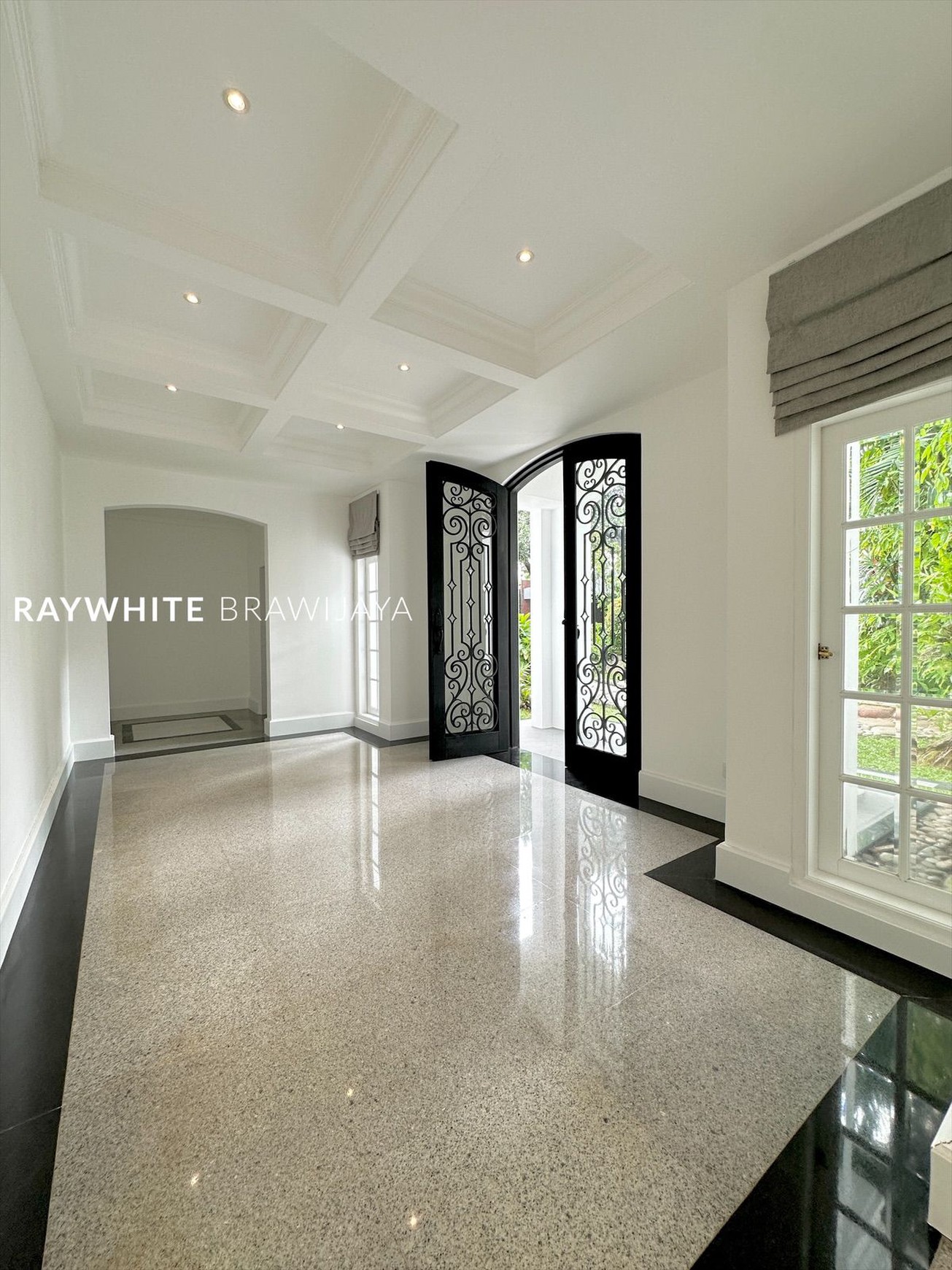 Rumah Modern Minimalis Dalam Townhouse Area Kemang Dalam