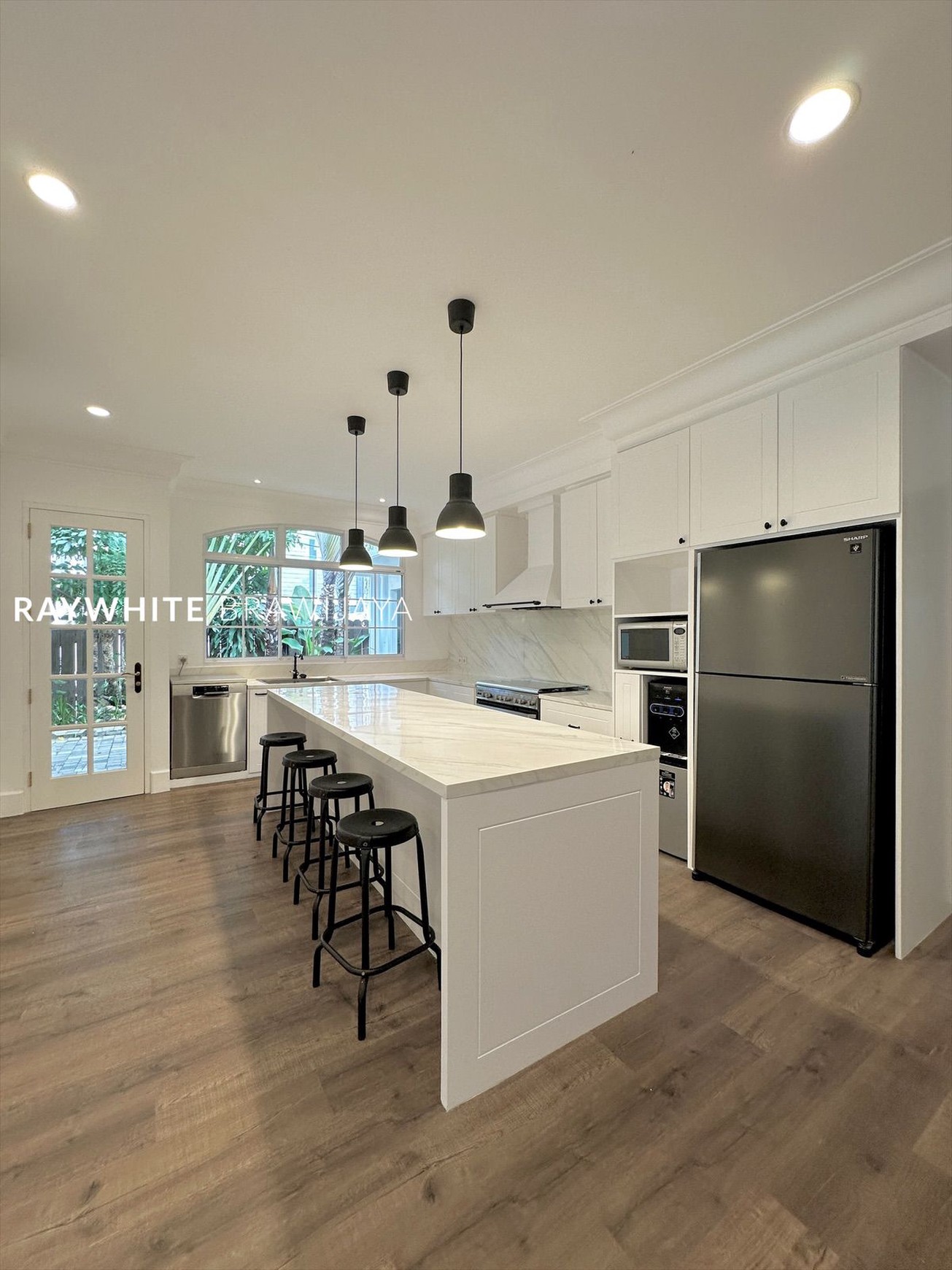 Rumah Modern Minimalis Dalam Townhouse Area Kemang Dalam