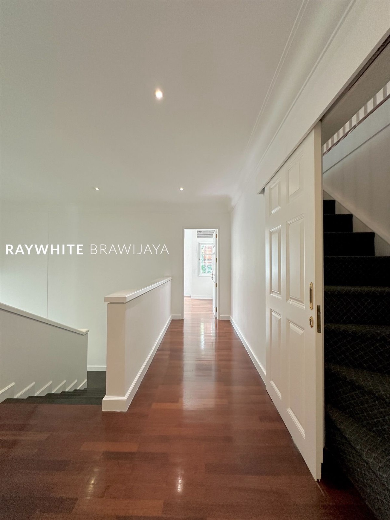 Rumah Modern Minimalis Dalam Townhouse Area Kemang Dalam