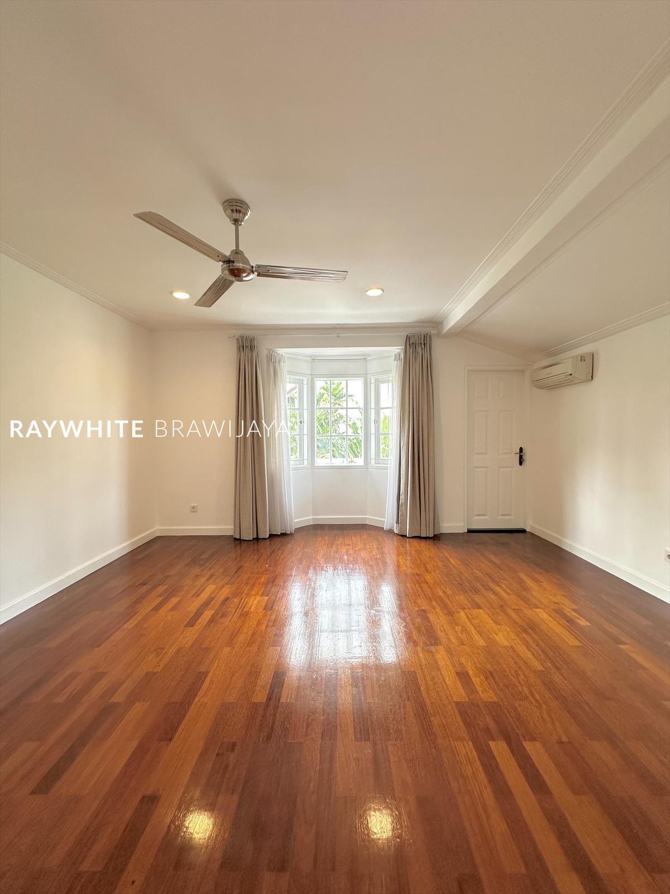 Rumah Modern Minimalis Dalam Townhouse Area Kemang Dalam