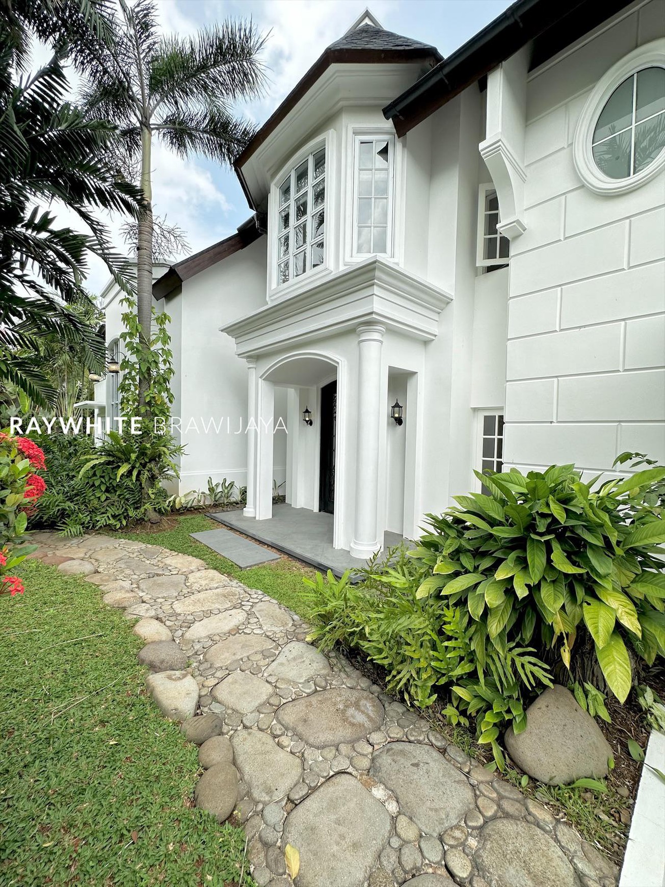 Rumah Modern Minimalis Dalam Townhouse Area Kemang Dalam