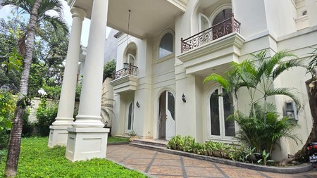 Luxury house with spacious yard best location at kemang dalam jakarta selatan 