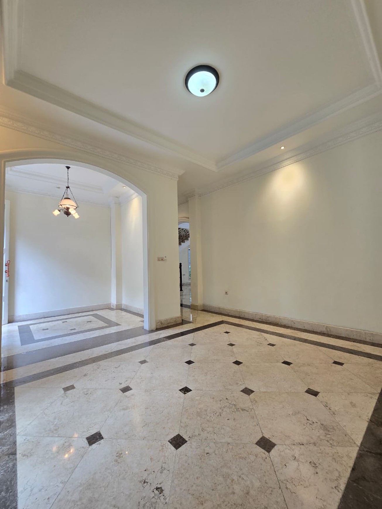 Luxury house with spacious yard best location at kemang dalam jakarta selatan 