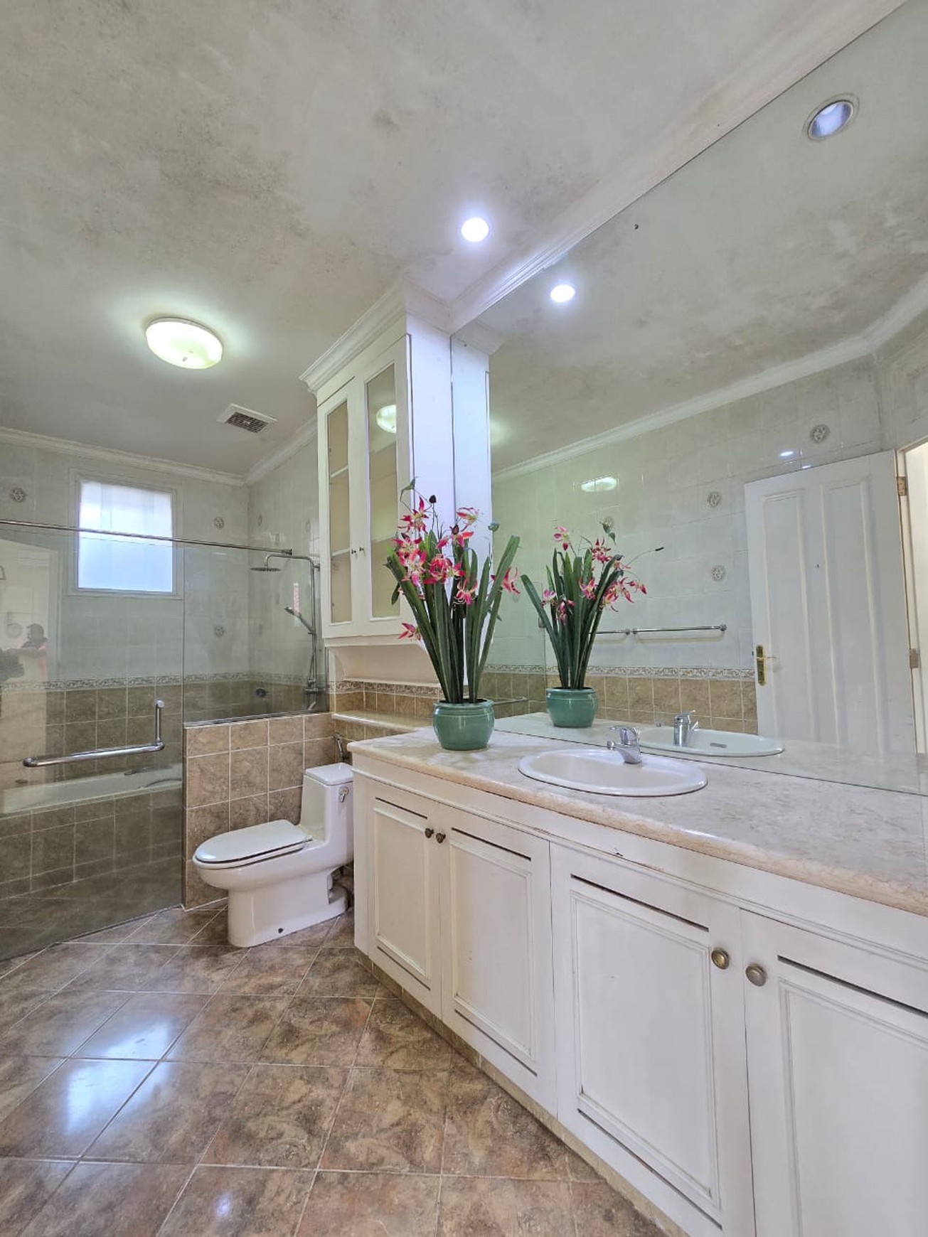 Luxury house with spacious yard best location at kemang dalam jakarta selatan 