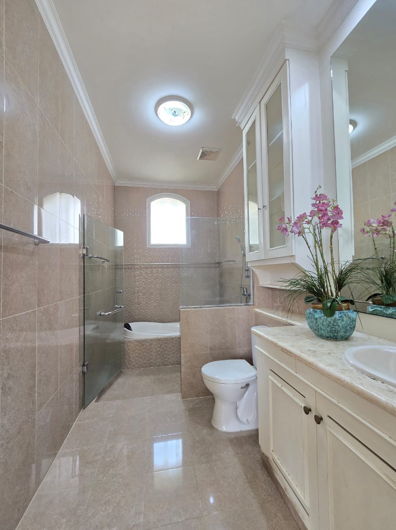 Luxury house with spacious yard best location at kemang dalam jakarta selatan 