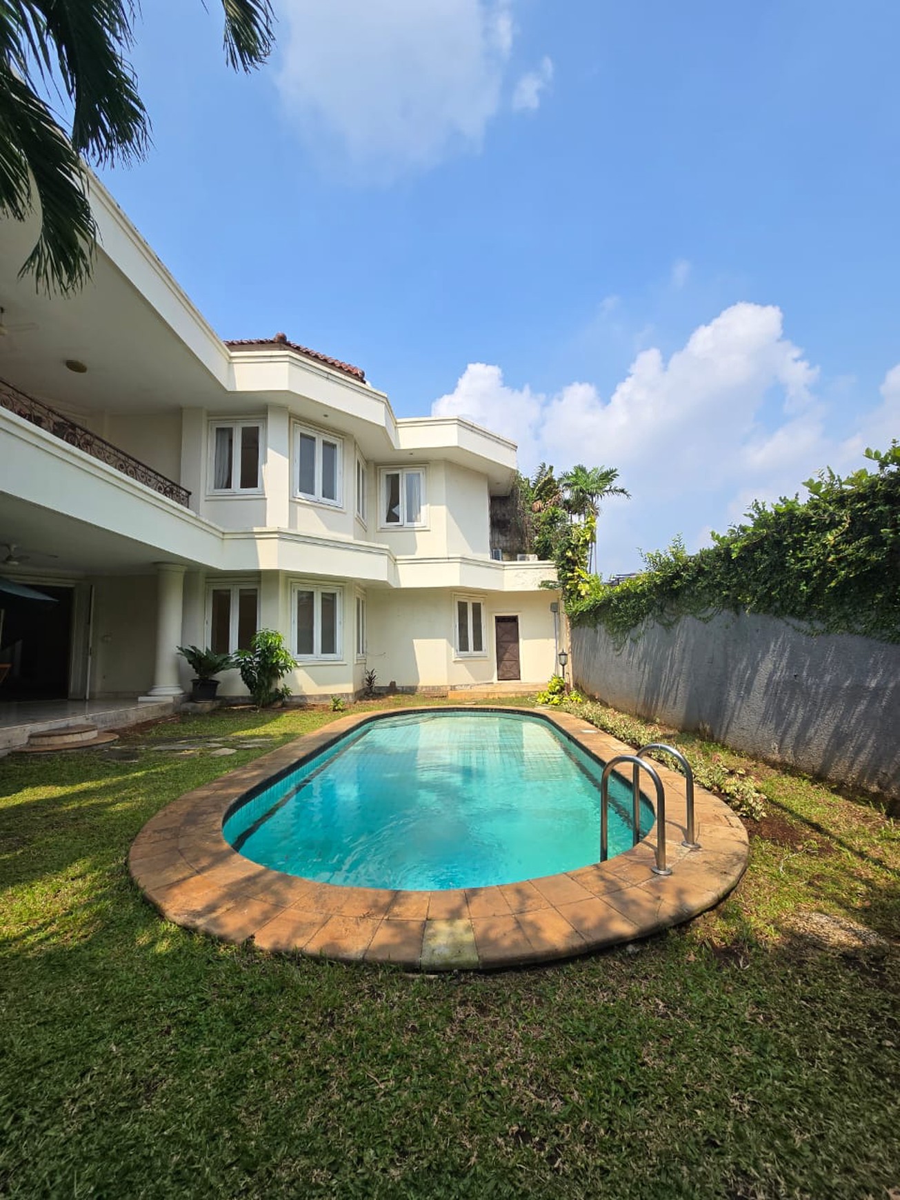 Luxury house with spacious yard best location at kemang dalam jakarta selatan 