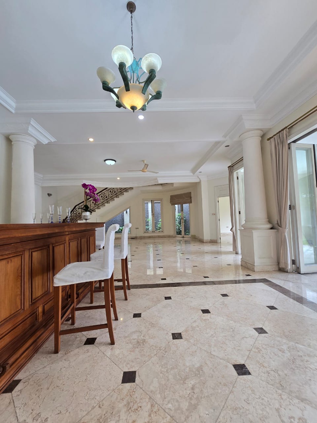 Luxury house with spacious yard best location at kemang dalam jakarta selatan 