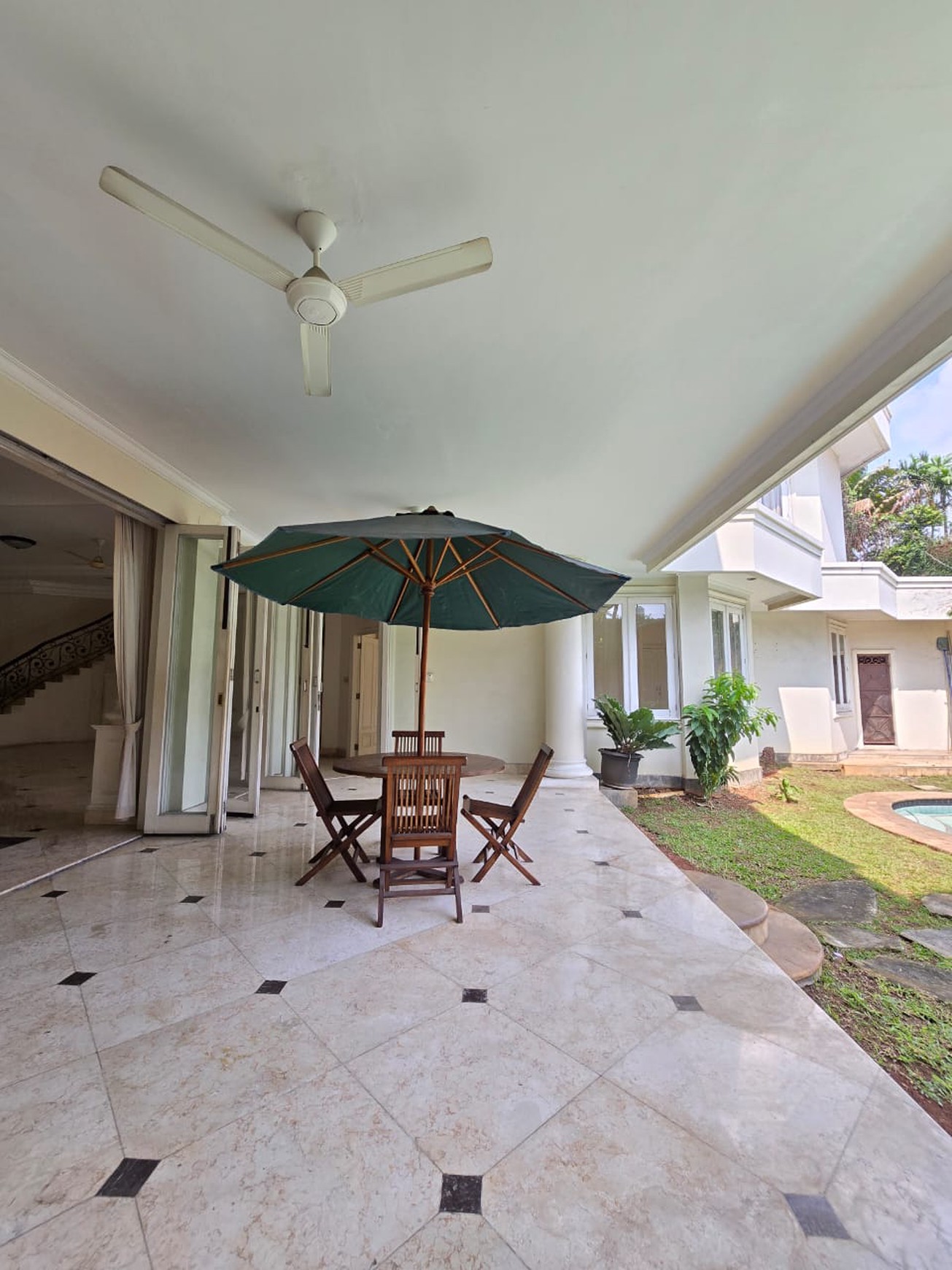 Luxury house with spacious yard best location at kemang dalam jakarta selatan 