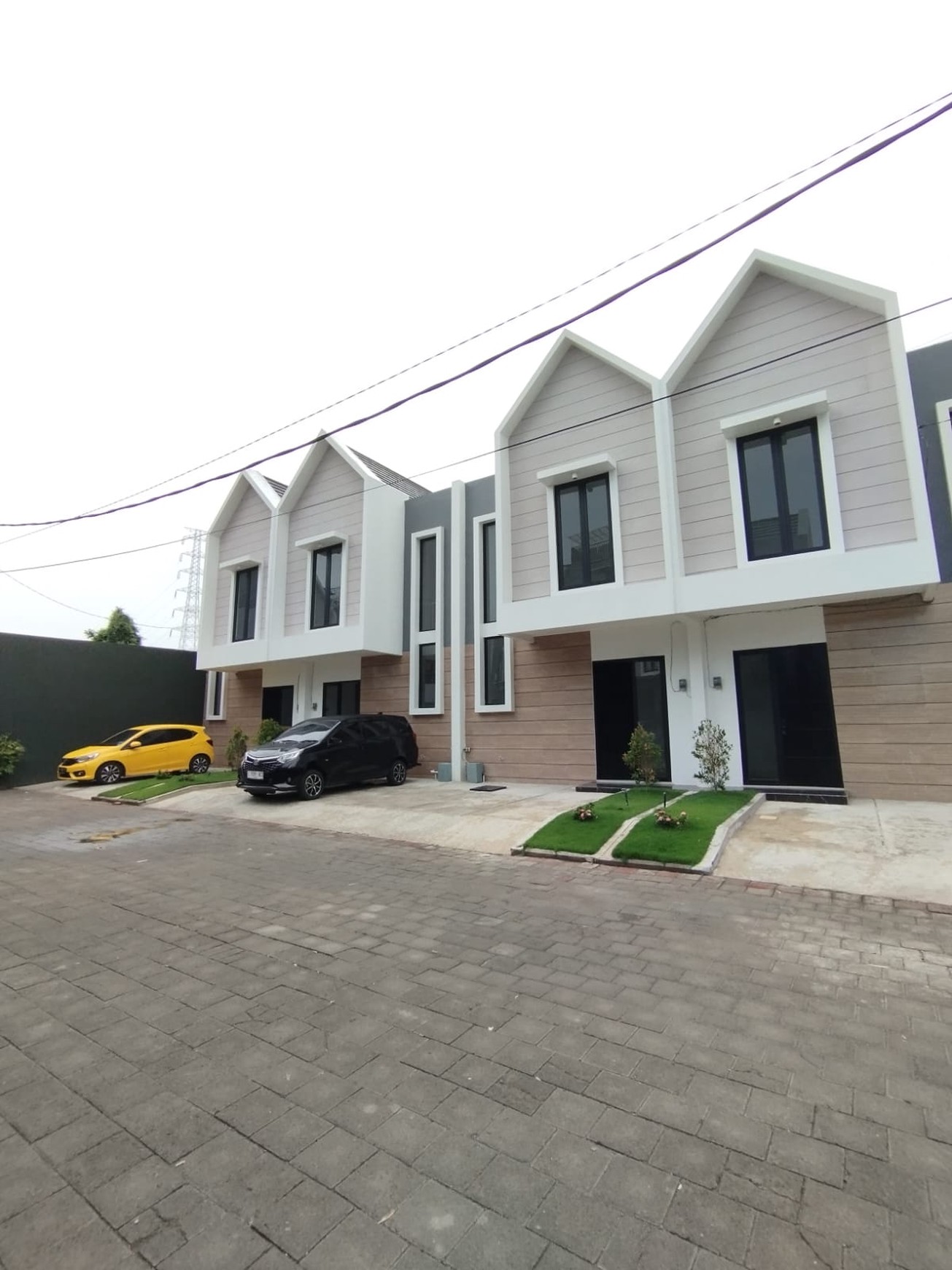 Rumah Disewakan Murah di Dharmahusada, Surabaya Timur - Lokasi Strategis!