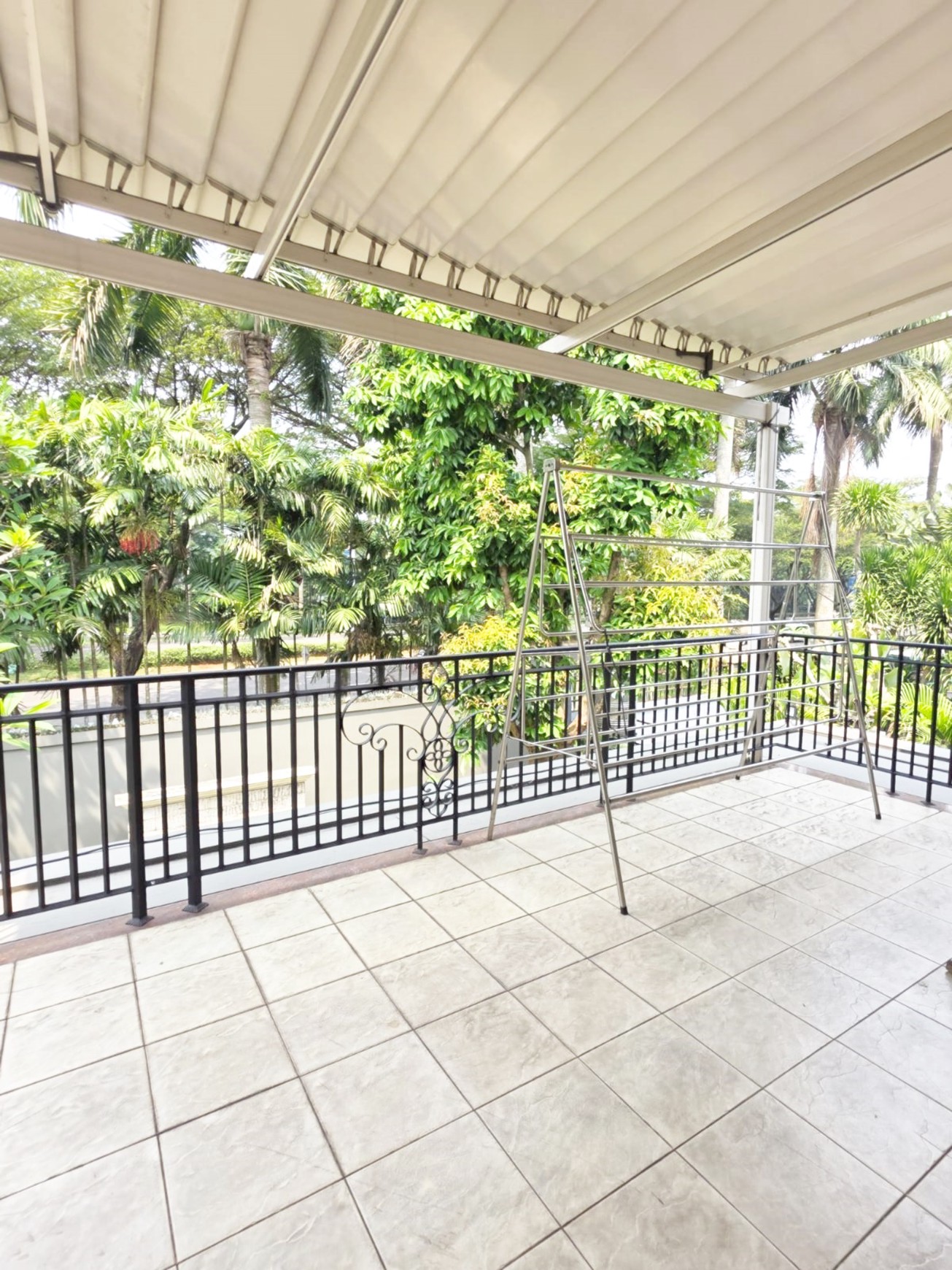 turun harga dari 450jt jadi 350 jt Disewa rumah mewah di Fountainebleau BSD City furnish strategis siap huni