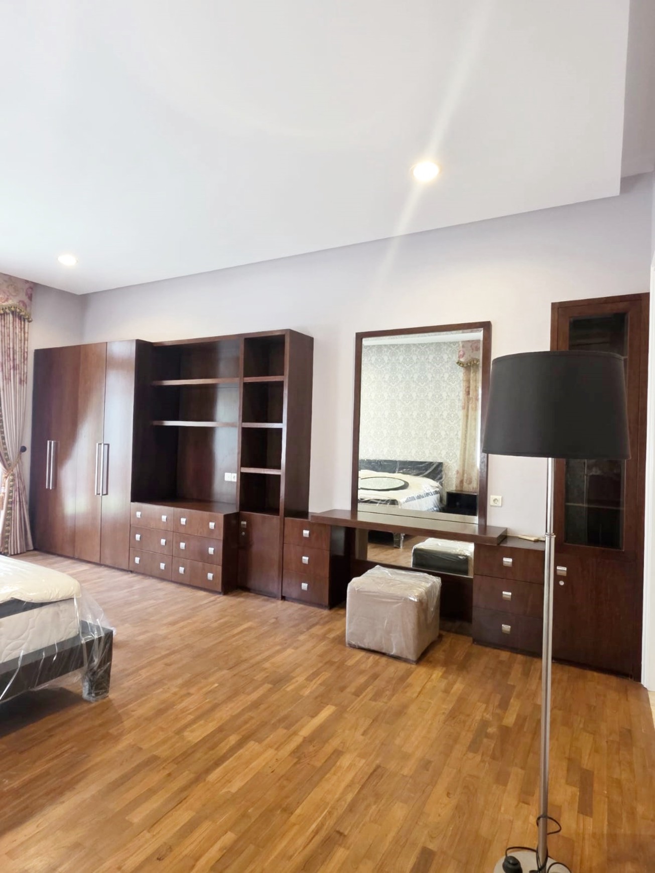 turun harga dari 450jt jadi 350 jt Disewa rumah mewah di Fountainebleau BSD City furnish strategis siap huni