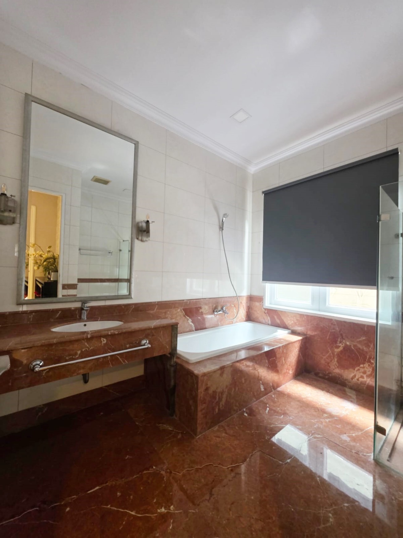 turun harga dari 450jt jadi 350 jt Disewa rumah mewah di Fountainebleau BSD City furnish strategis siap huni