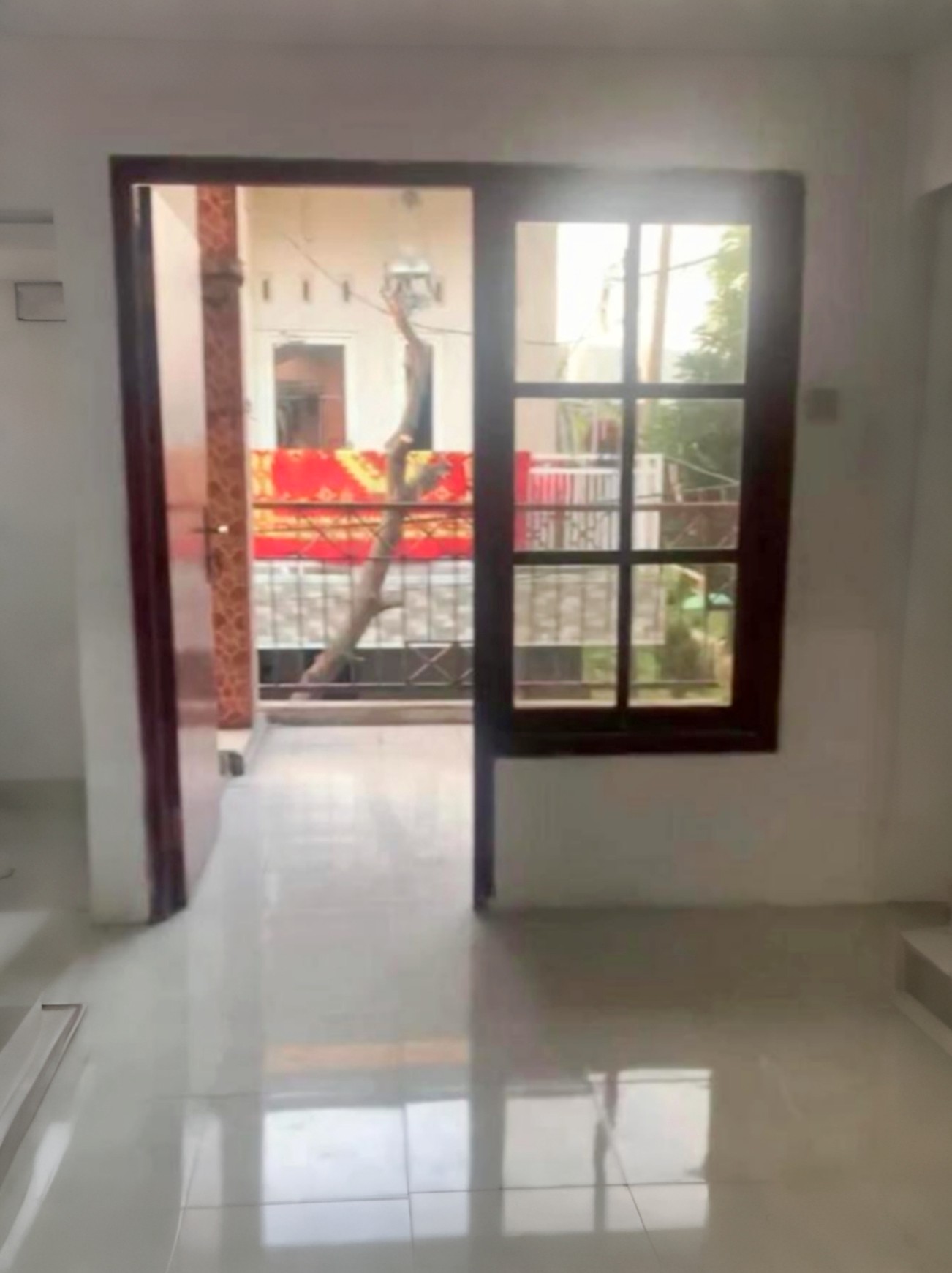 Di jual Rumah Mewah  murah 2 lt Siap huni di Kebraon Utama wiyung Surabaya