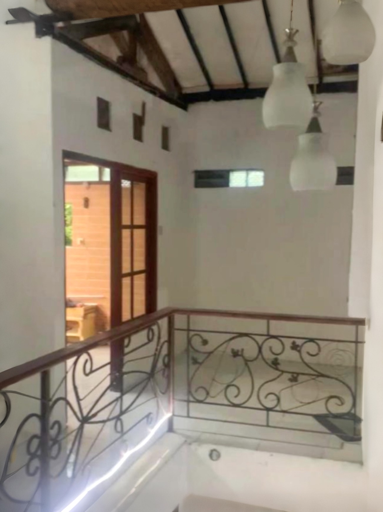 Di jual Rumah Mewah  murah 2 lt Siap huni di Kebraon Utama wiyung Surabaya