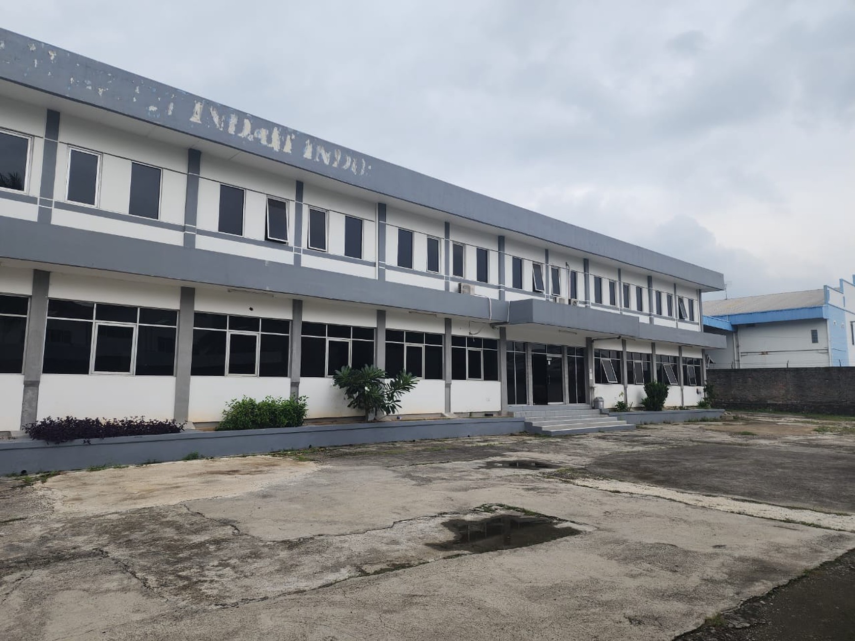 Disewakan Gudang Strategis di Mainroad Cikarang