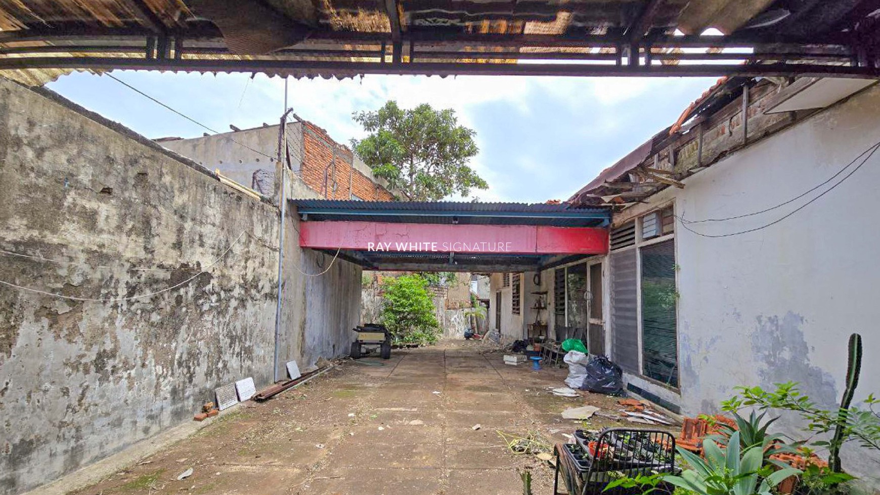 Rumah Lama Cocok Untuk Kost Hitung Tanah di Jl Dwijaya