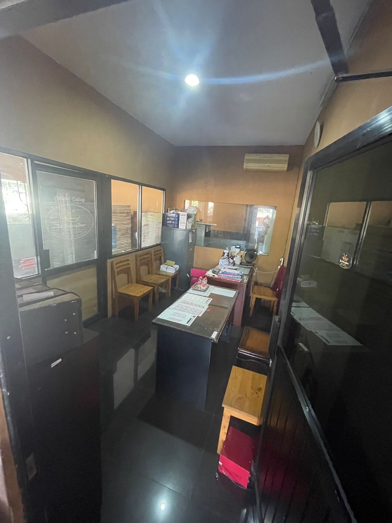 RUMAH & TEMPAT USAHA DI JL COKROWIJAYAN, DEKAT DARI RINGROAD BARAT.