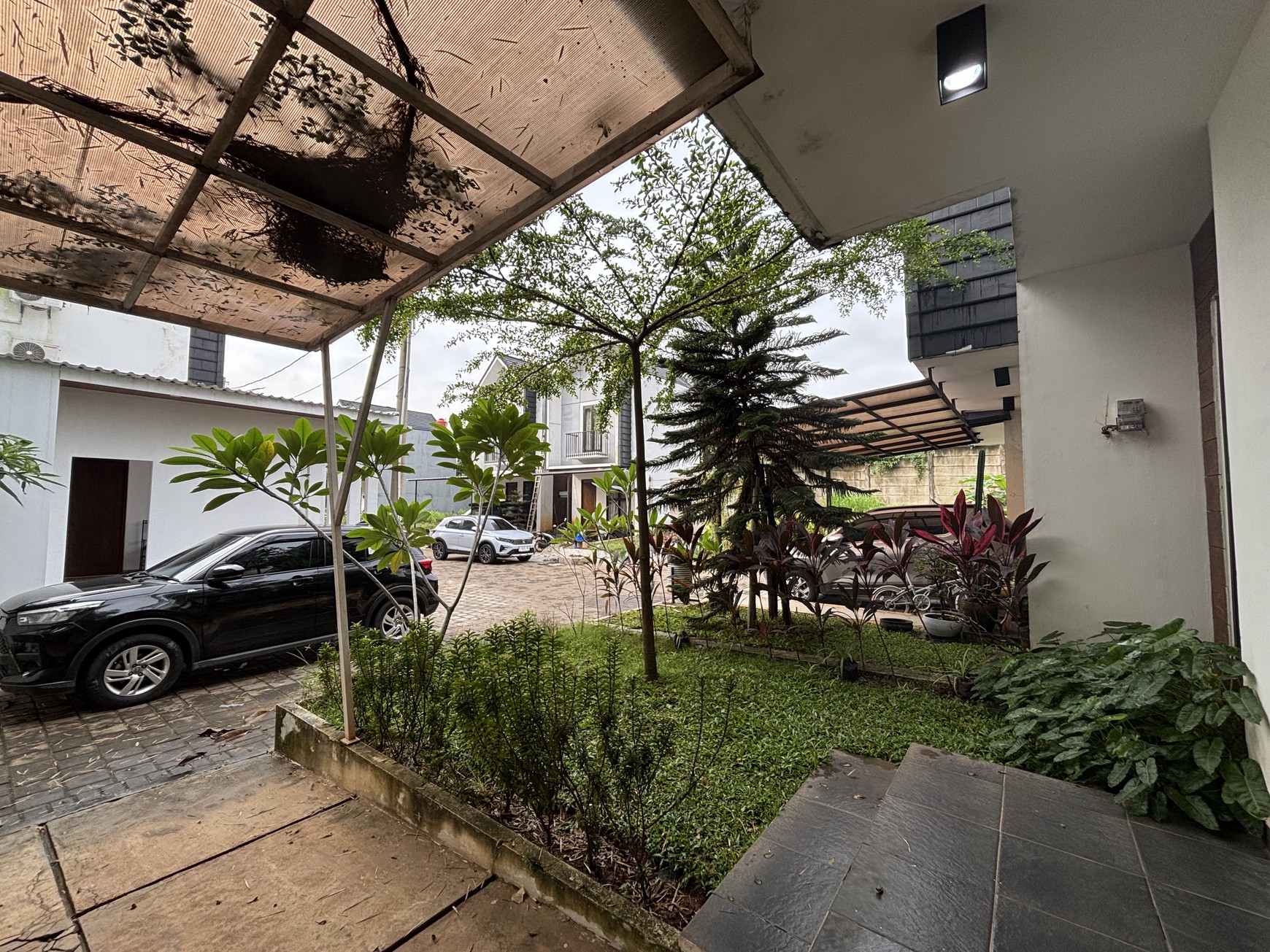 Rumah Minimalis Moderen Full Furnished, Hoek  di Askara Residence Cibubur 