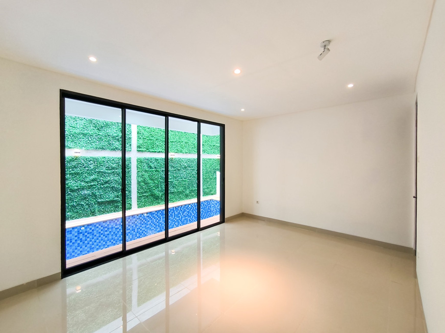 Rumah mewah,pool,lingkungan oke di Bintaro Jaya .