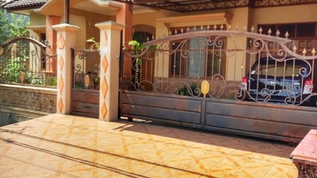 Dijual Rumah Gayungsari Barat I semi furnished 
