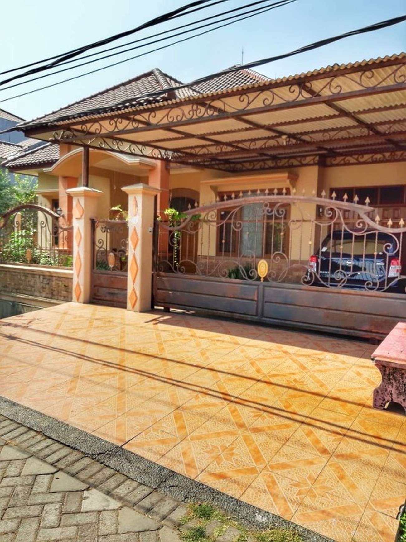 Dijual Rumah Gayungsari Barat I semi furnished 