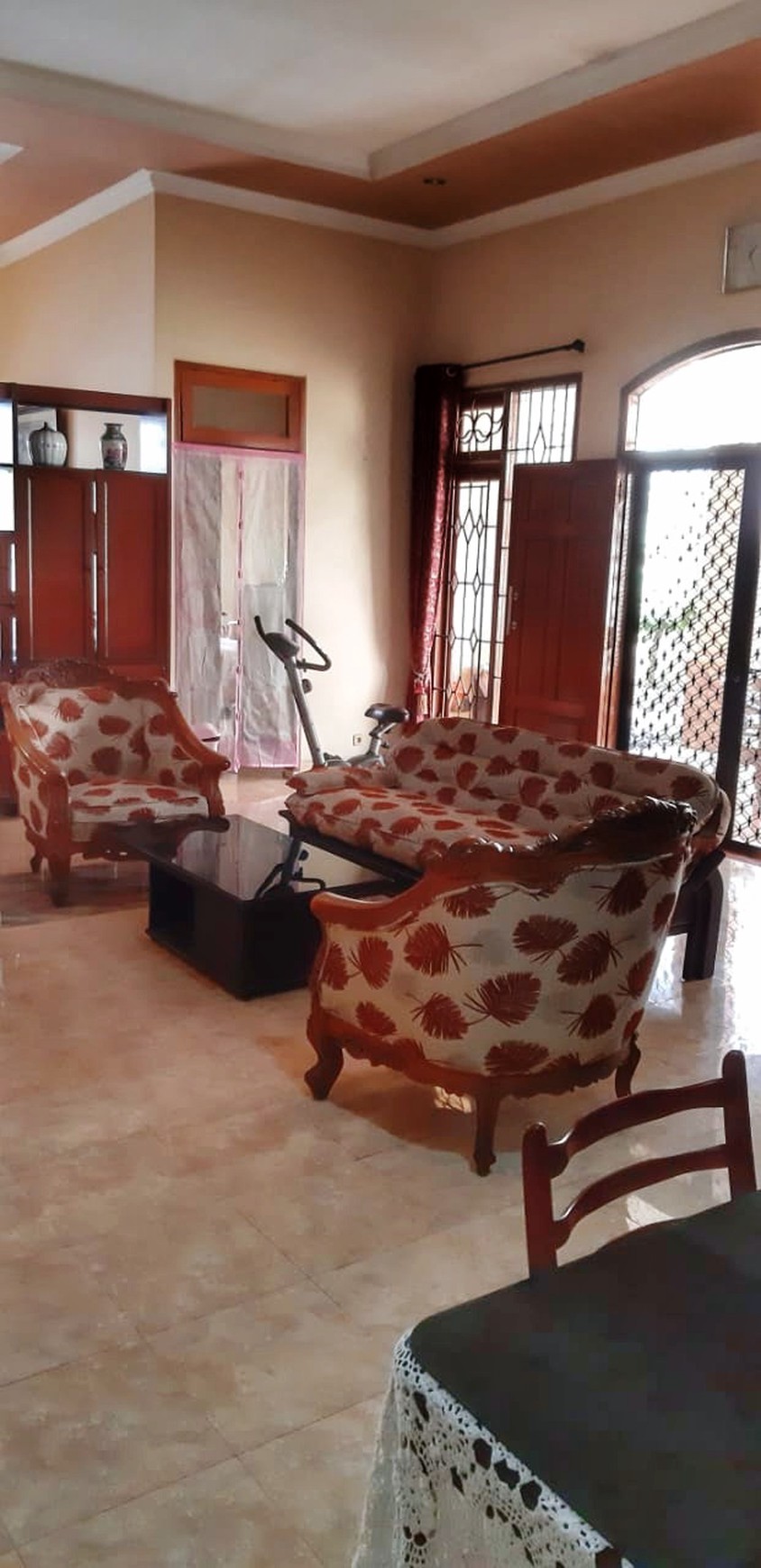 Dijual Rumah Gayungsari Barat I semi furnished 