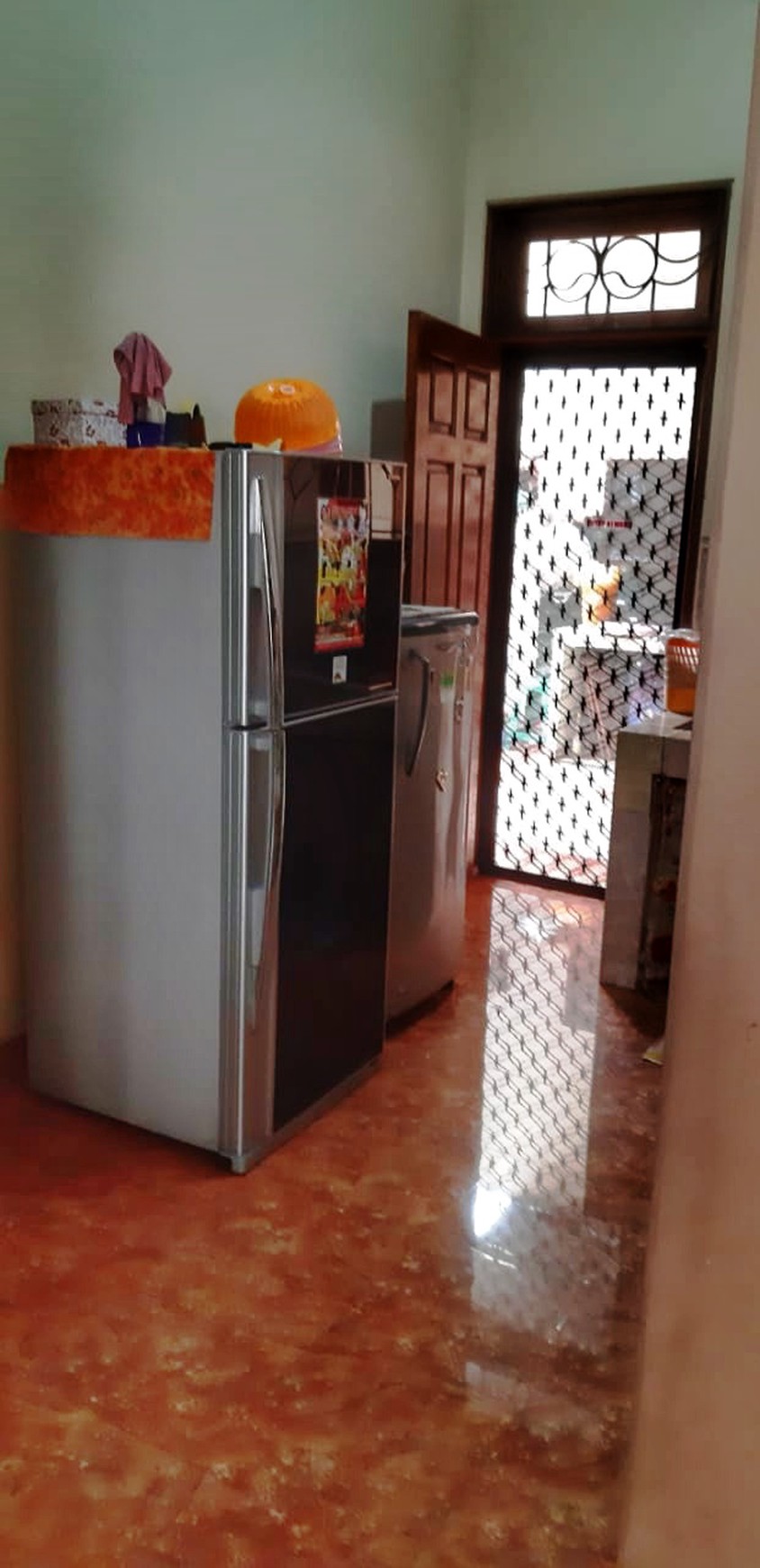 Dijual Rumah Gayungsari Barat I semi furnished 