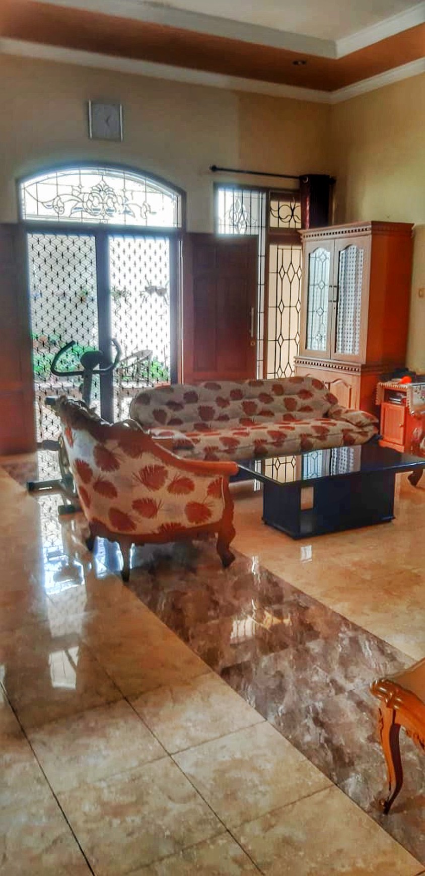 Dijual Rumah Gayungsari Barat I semi furnished 