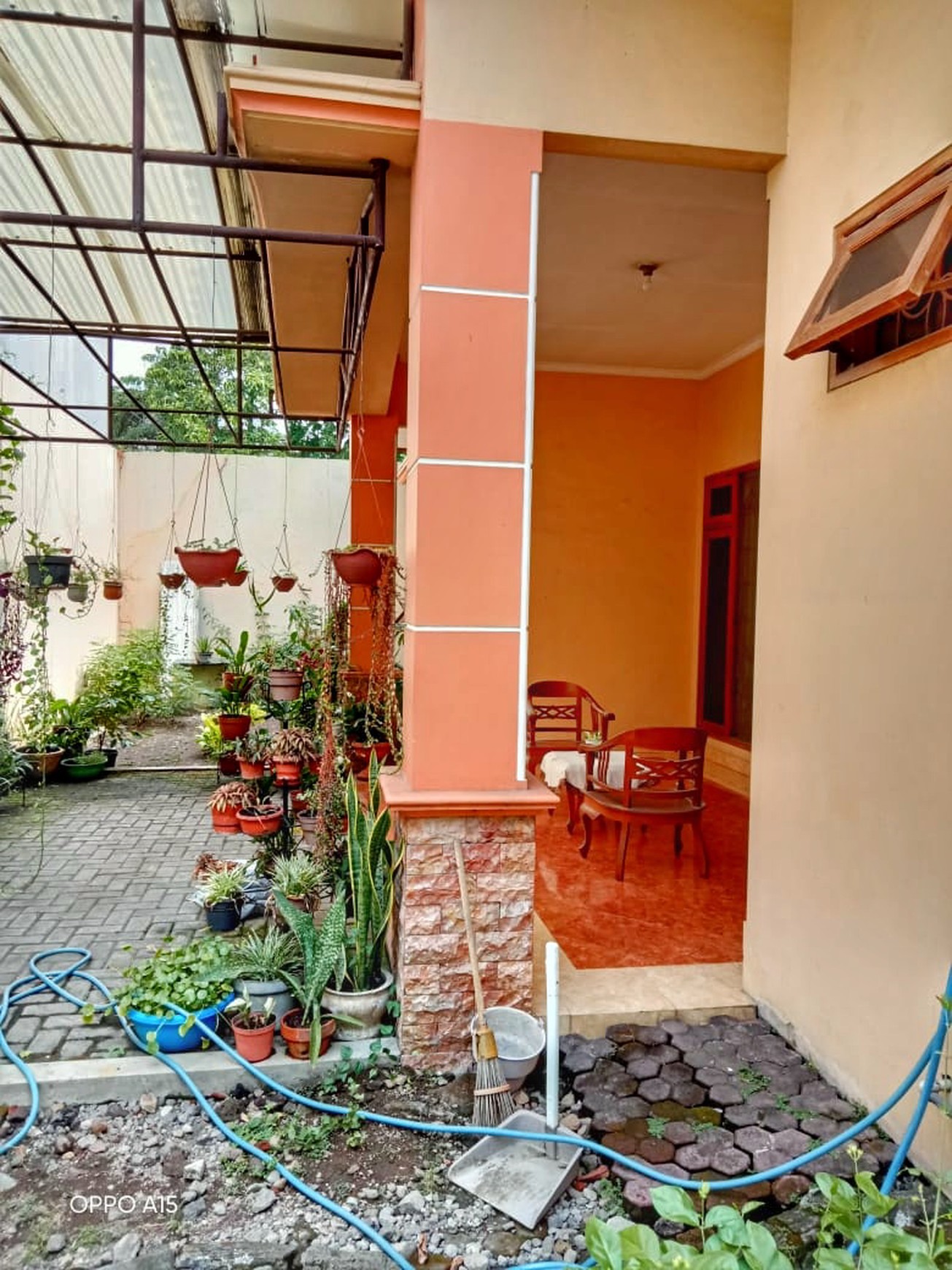 Dijual Rumah Gayungsari Barat I semi furnished 