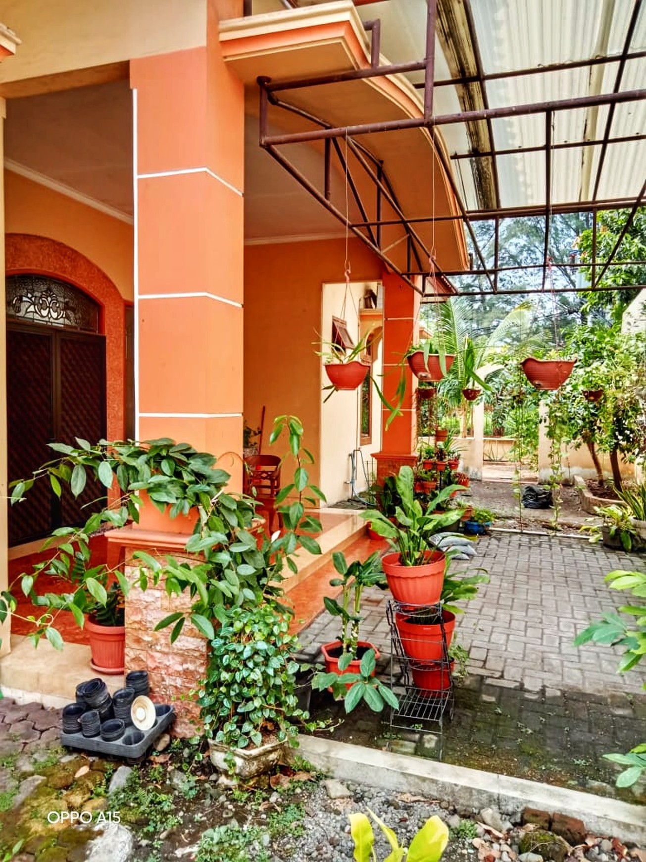 Dijual Rumah Gayungsari Barat I semi furnished 