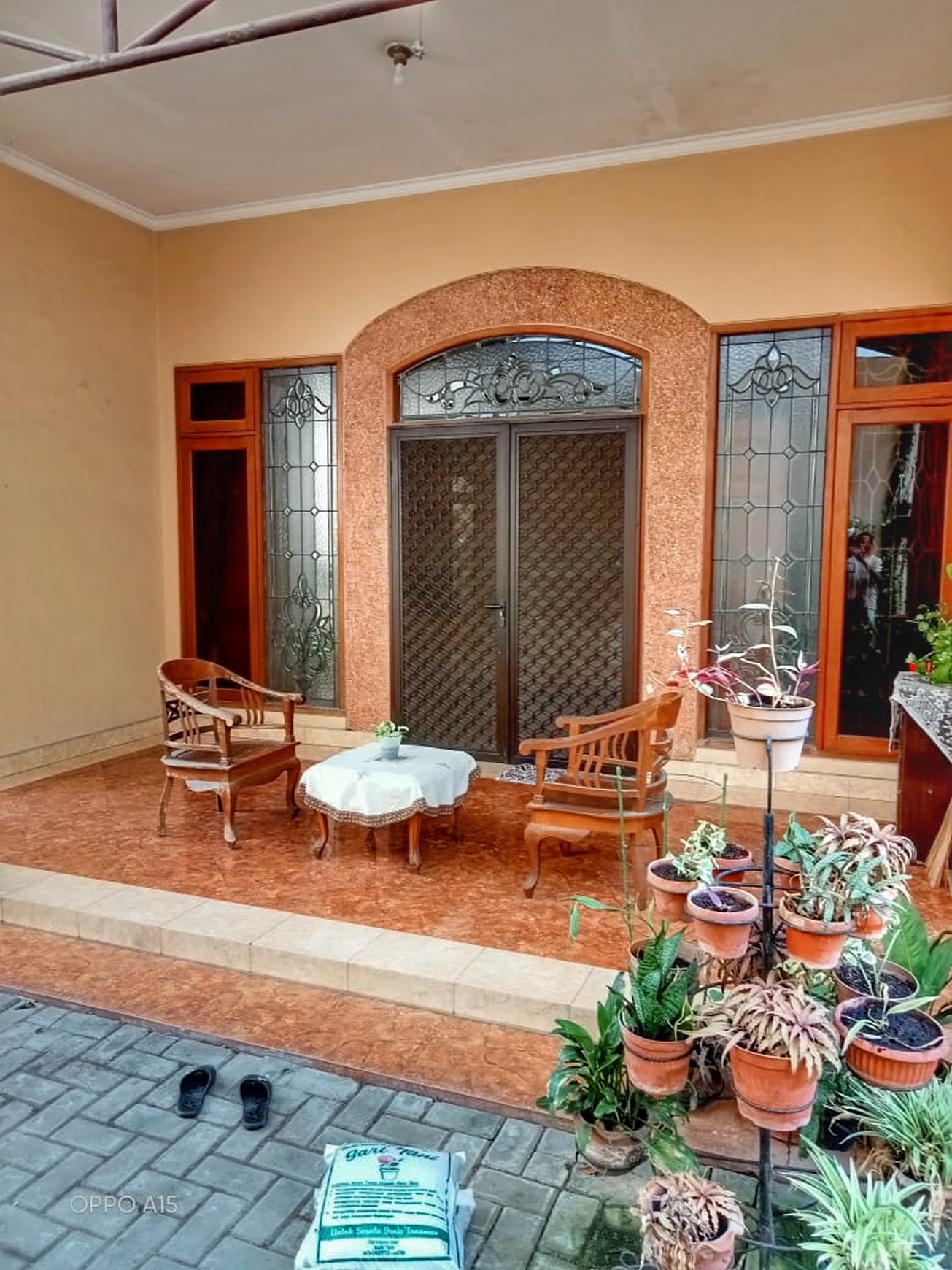 Dijual Rumah Gayungsari Barat I semi furnished 