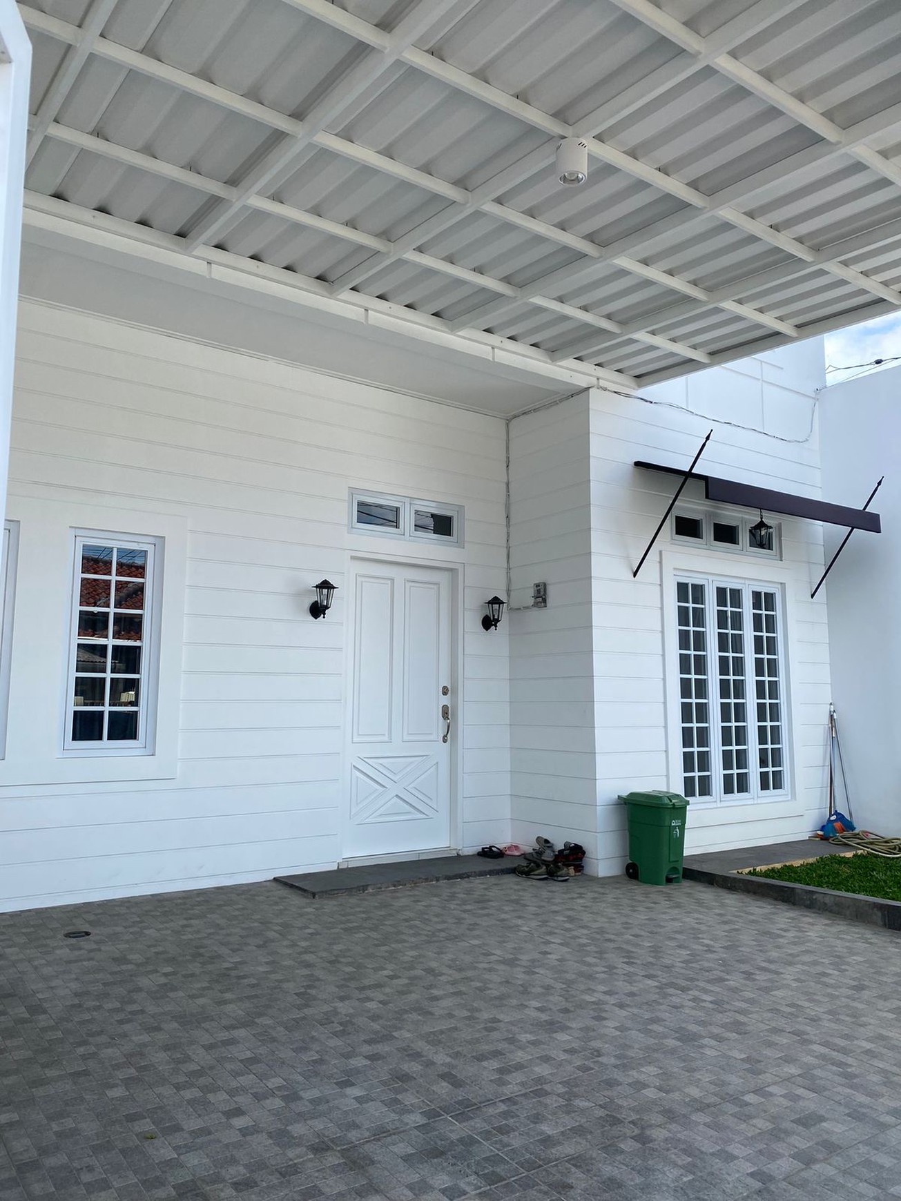 Selangkah Ke Pondok Indah Mall dan Gandaria city ,rumah bangunan 2 lantai di kebayoran lama,akses jalan 2 mobil,rumah di kebayoran lama