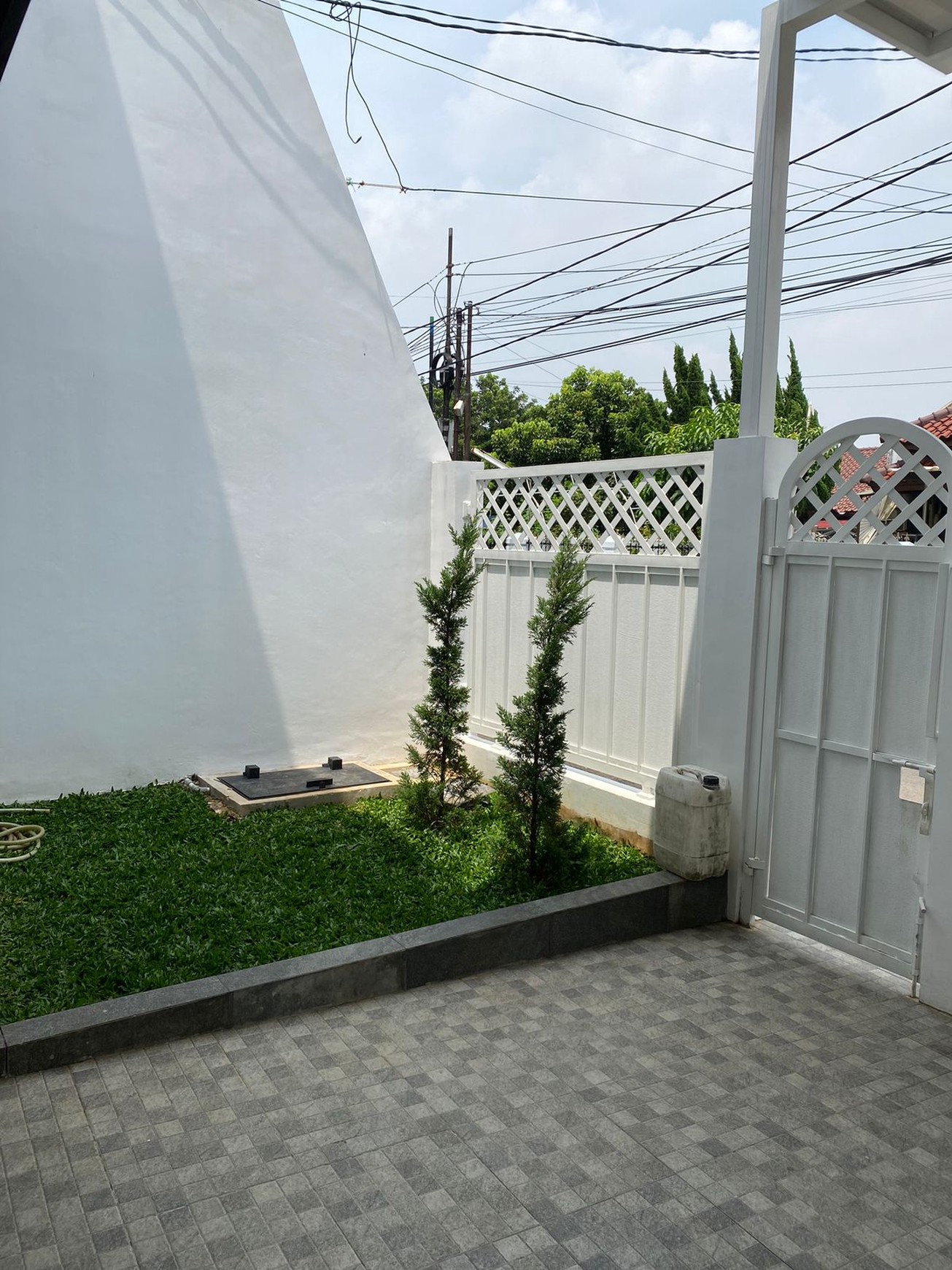 Selangkah Ke Pondok Indah Mall dan Gandaria city ,rumah bangunan 2 lantai di kebayoran lama,akses jalan 2 mobil,rumah di kebayoran lama