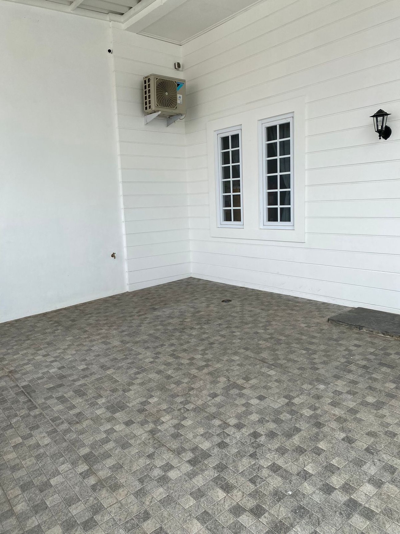 Selangkah Ke Pondok Indah Mall dan Gandaria city ,rumah bangunan 2 lantai di kebayoran lama,akses jalan 2 mobil,rumah di kebayoran lama