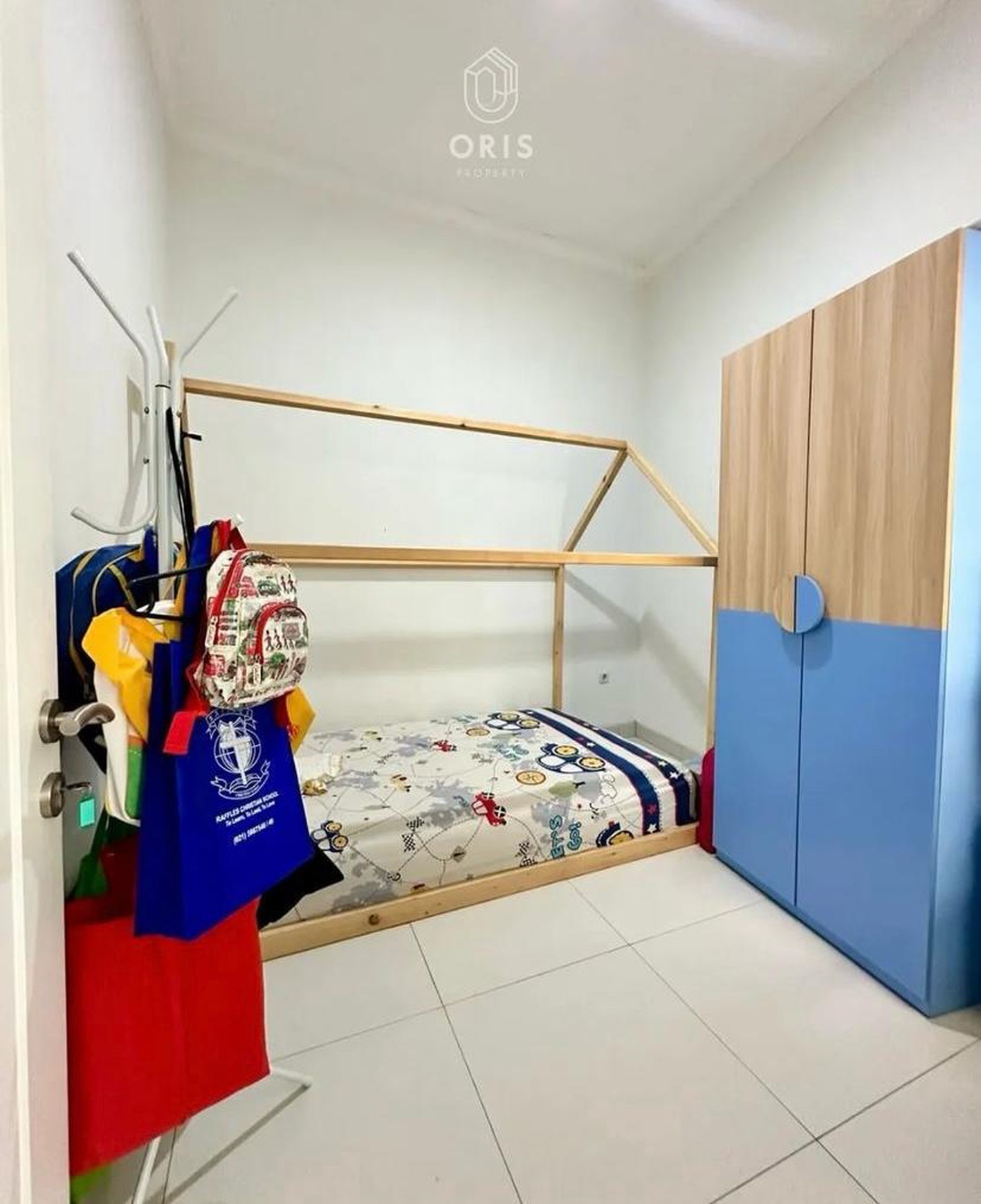 Selangkah Ke Pondok Indah Mall dan Gandaria city ,rumah bangunan 2 lantai di kebayoran lama,akses jalan 2 mobil,rumah di kebayoran lama