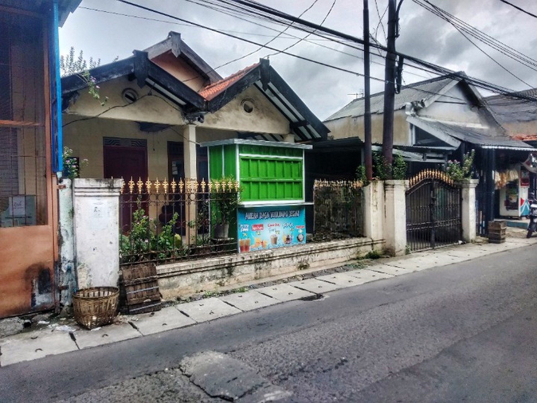 Rumah kost dukuh menanggal jalan utama 