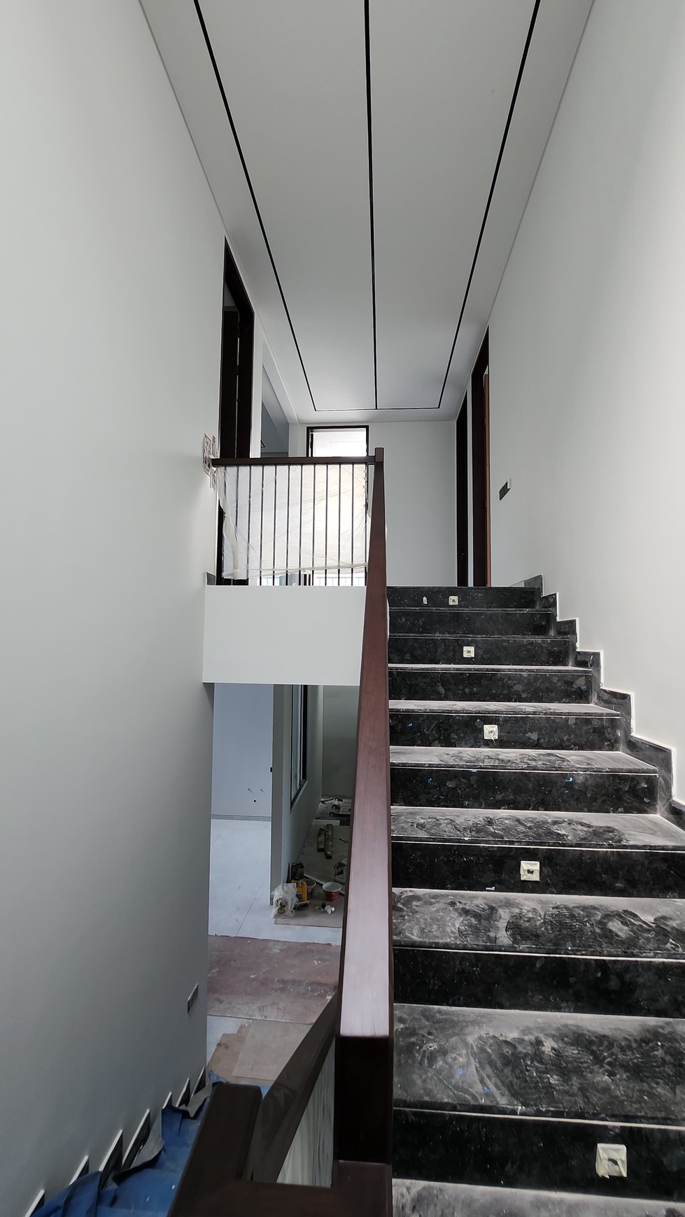Dijual Rumah Bukit Golf Internasional Citraland Surabaya New Baru Dekat Pakuwon Indah, Graha Family, Villa Valensia, Dian Istana, Bukit Darmo Golf