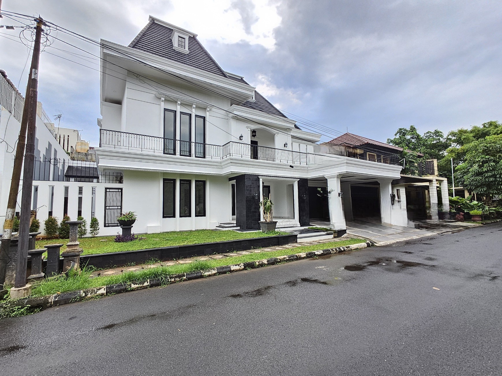 Rumah Bagus, Mewah, dan Asri ada Kolam Renang di Bintaro Jaya, Sektor 8 