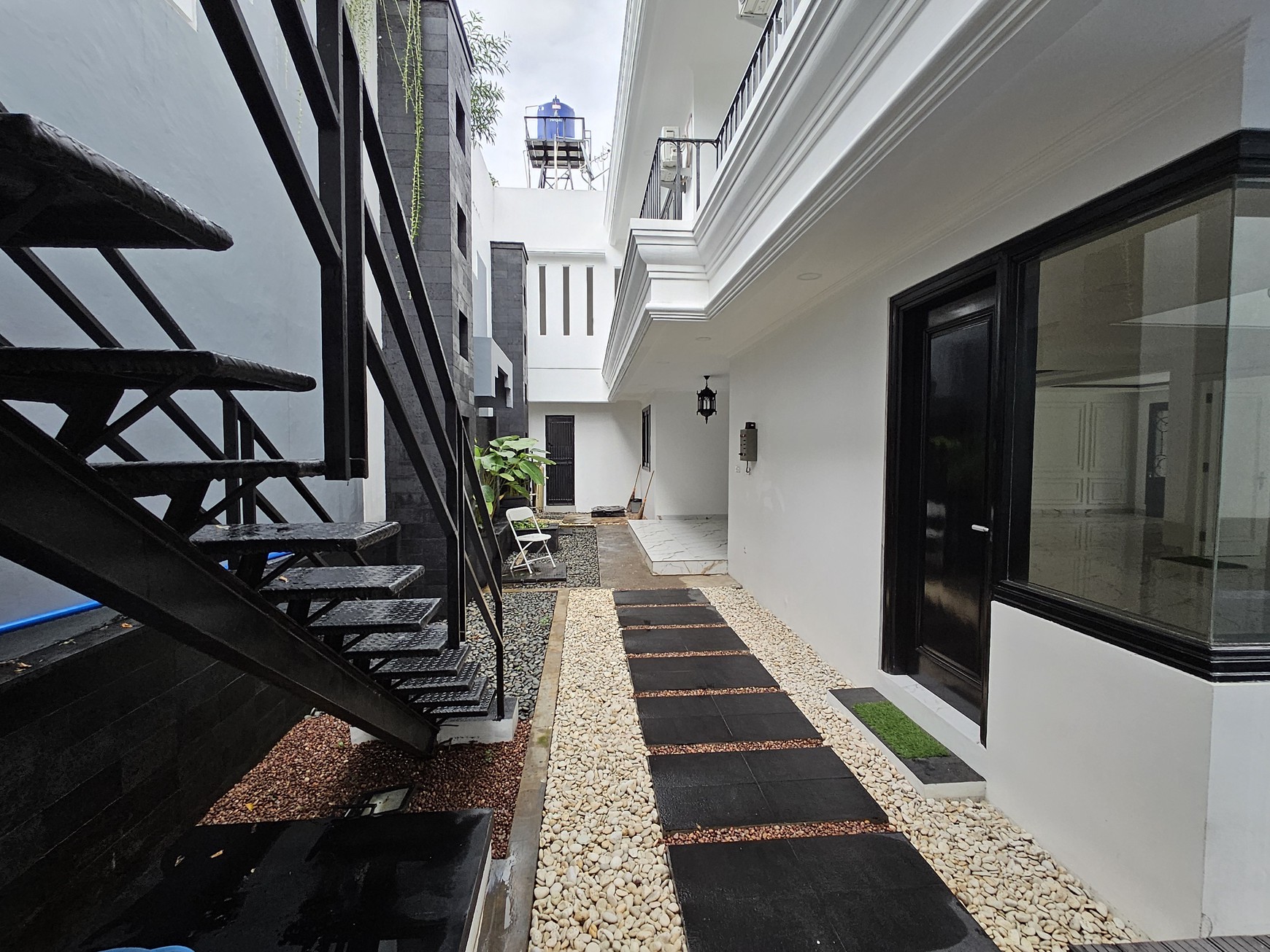 Rumah Bagus, Mewah, dan Asri ada Kolam Renang di Bintaro Jaya, Sektor 8 