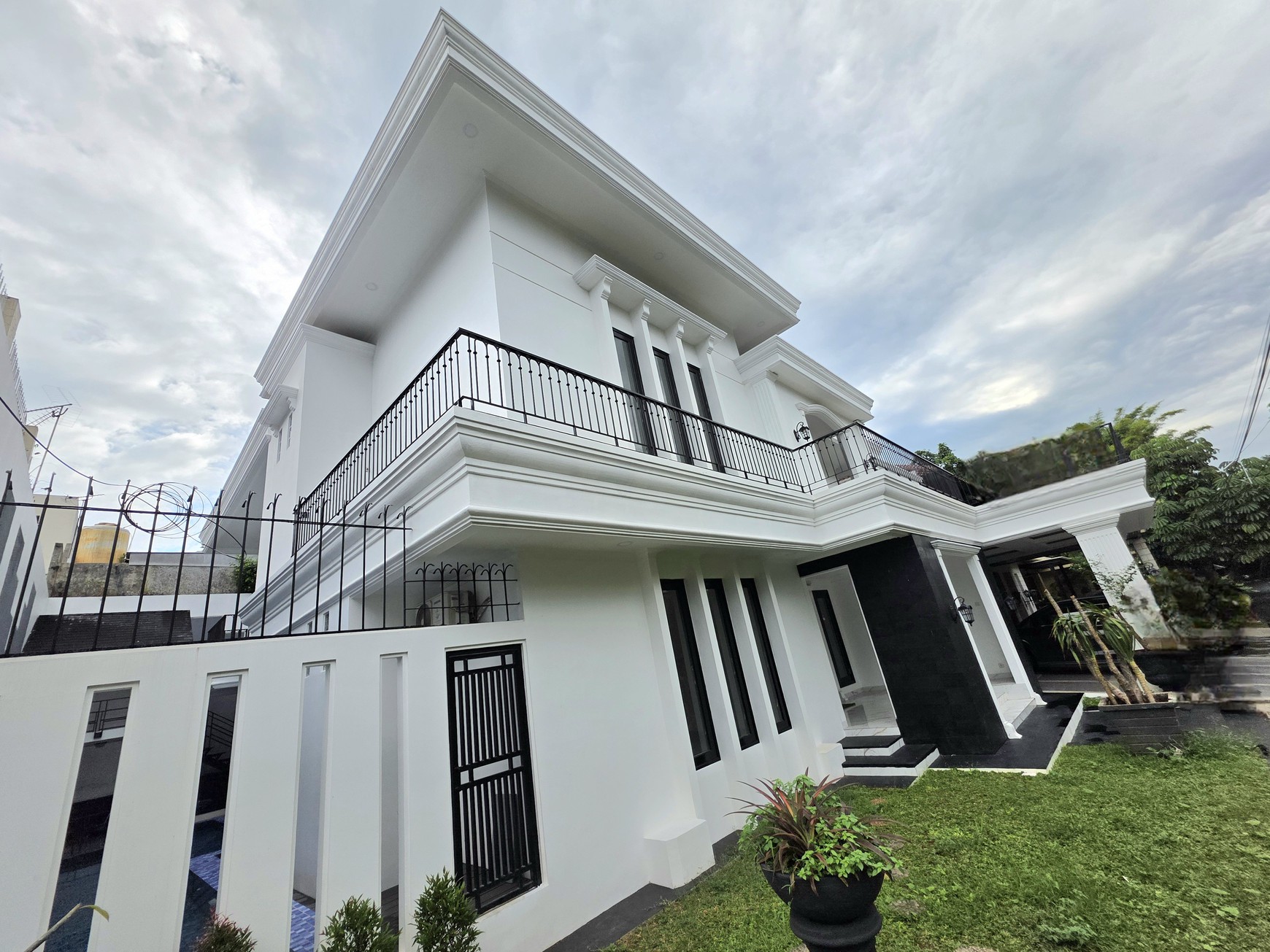 Rumah Bagus, Mewah, dan Asri ada Kolam Renang di Bintaro Jaya, Sektor 8 