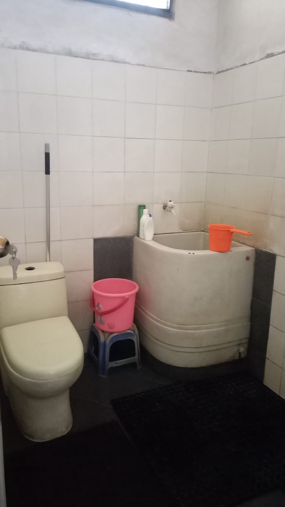 Rumah Sektor 9 Bintaro posisi di hoek dekat taman, rumah 1 lantai...